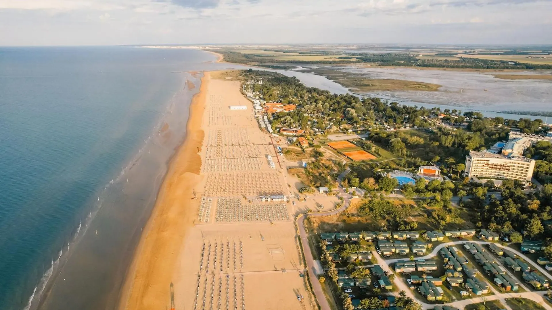 Renewed Flat In A Seafront Building With Pool Apartment Bibione 0*,  Italy